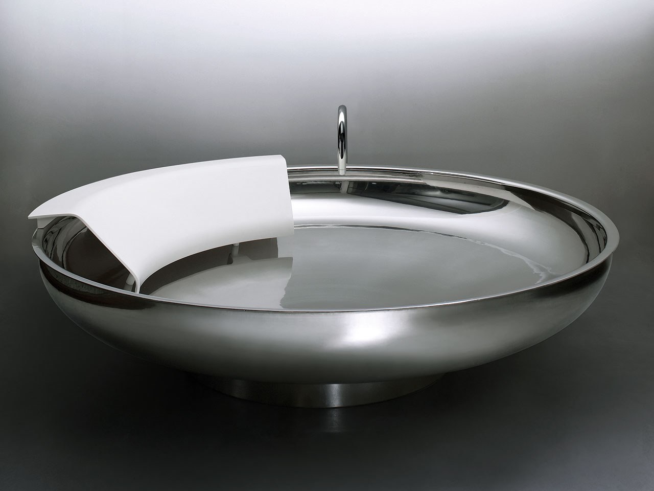 Лучшие стальные ванные. Ванна Agape UFO - vas906 сталь. Круглая ванна. Ванна металлическая нестандартной формы. Ванна из нержавейки.