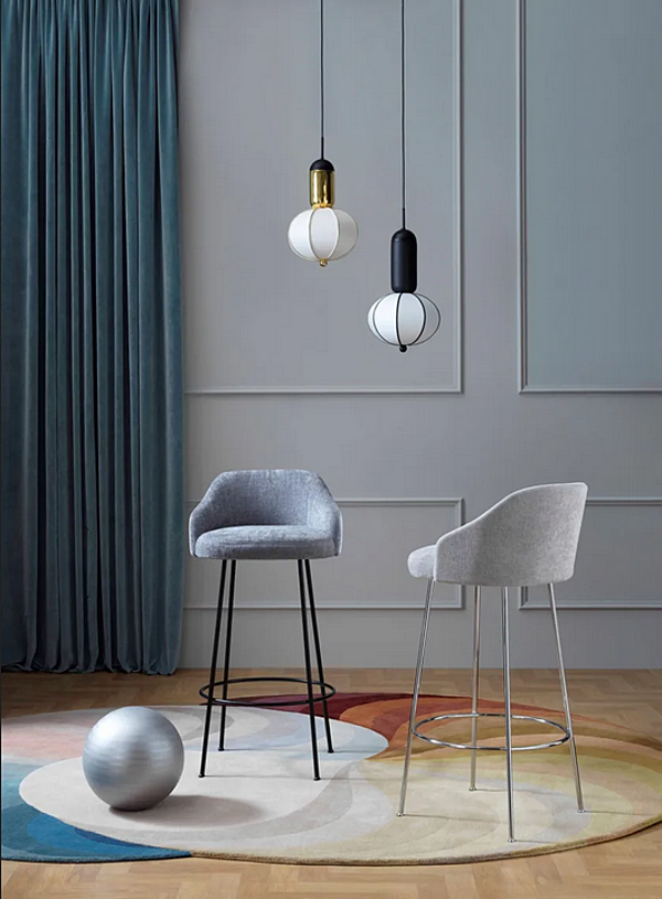 Sgabello imbottito con schienale in tessuto Isabelle Saba fabbrica SABA dall'Italia. Foto №2