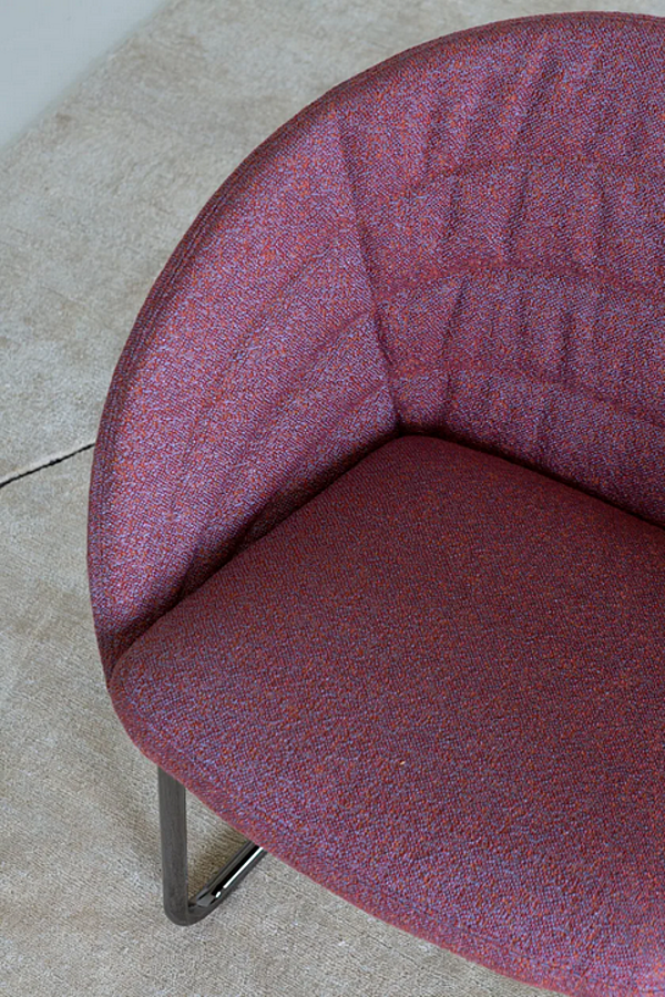 Poltrona in tessuto con schienale imbottito Petite Fleur Saba fabbrica SABA dall'Italia. Foto №3