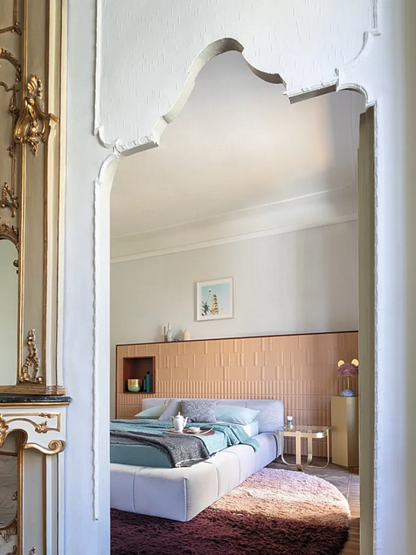 Letto matrimoniale con contenitore in tessuto imbottito Saba Pixel Box Large fabbrica SABA dall'Italia. Foto №6