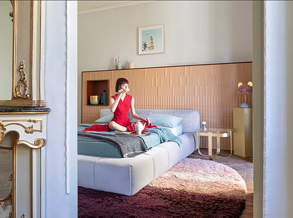 Letto matrimoniale con contenitore in tessuto imbottito Saba Pixel Box Large fabbrica SABA dall'Italia. Foto №8