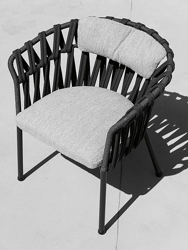 Sedia da giardino in alluminio verniciato a polvere con braccioli Emma Cross VARASCHIN 24810/24811, 24810L/24811L fabbrica VARASCHIN dall'Italia. Foto №22