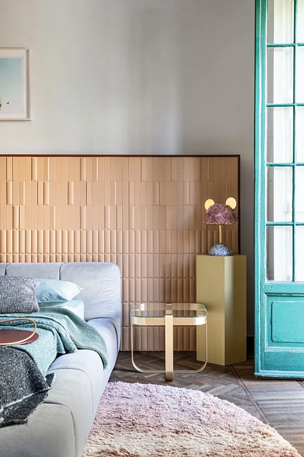 Letto matrimoniale con contenitore in tessuto imbottito Saba Pixel Box Large fabbrica SABA dall'Italia. Foto №5