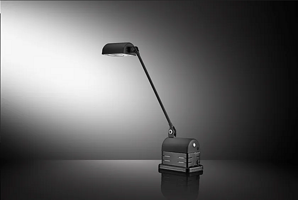 Lampada da tavolo portatile in metallo LED regolabile Lumina Daphinette fabbrica Lumina dall'Italia. Foto №2