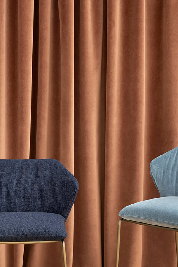 Sgabello in tessuto con base a slitta e poggiapiedi Saba collezione New York fabbrica SABA dall'Italia. Foto №6