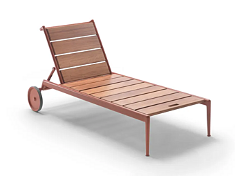 Lettino prendisole reclinabile in legno Iroko con ruote FLEXFORM collezione Atlante