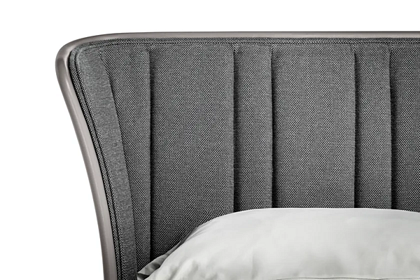 Letto matrimoniale in tessuto con testata imbottita Lola Darling POLTRONA FRAU fabbrica POLTRONA FRAU dall'Italia. Foto №5