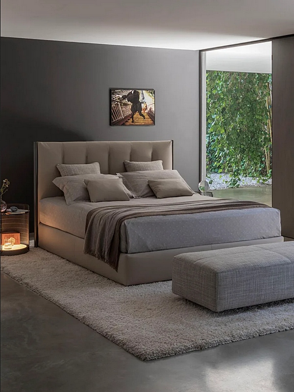 Letto matrimoniale con testata alta in tessuto Koi Flou fabbrica Flou dall'Italia. Foto №6