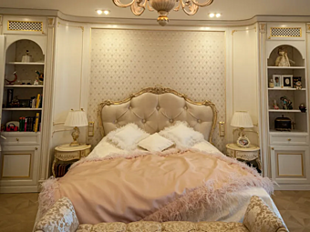 Set da camera da letto in legno massello ROMANZA Martini Interiors fabbrica MARTINI INTERIORS dall'Italia