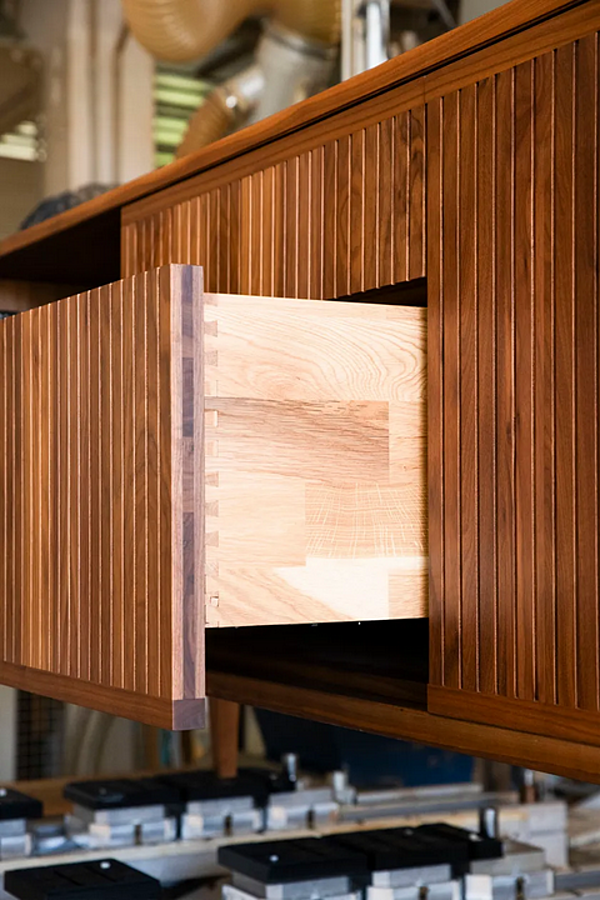 Credenza in legno massello con ante DALE Eleva A 125 fabbrica DALE dall'Italia. Foto №4