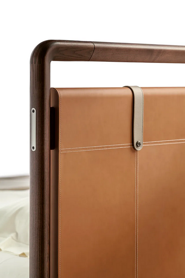 Letto matrimoniale in pelle con testata imbottita in tessuto POLTRONA FRAU Volare Due fabbrica POLTRONA FRAU dall'Italia. Foto №5