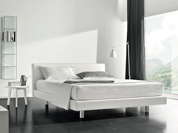 Letto matrimoniale con testiera imbottita in tessuto Duomo Design Mono Basic fabbrica Duomo Design dall'Italia. Foto №2
