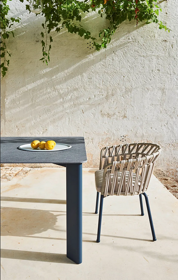 Sedia da giardino in alluminio verniciato a polvere con braccioli Emma Cross VARASCHIN 24810/24811, 24810L/24811L fabbrica VARASCHIN dall'Italia. Foto №28
