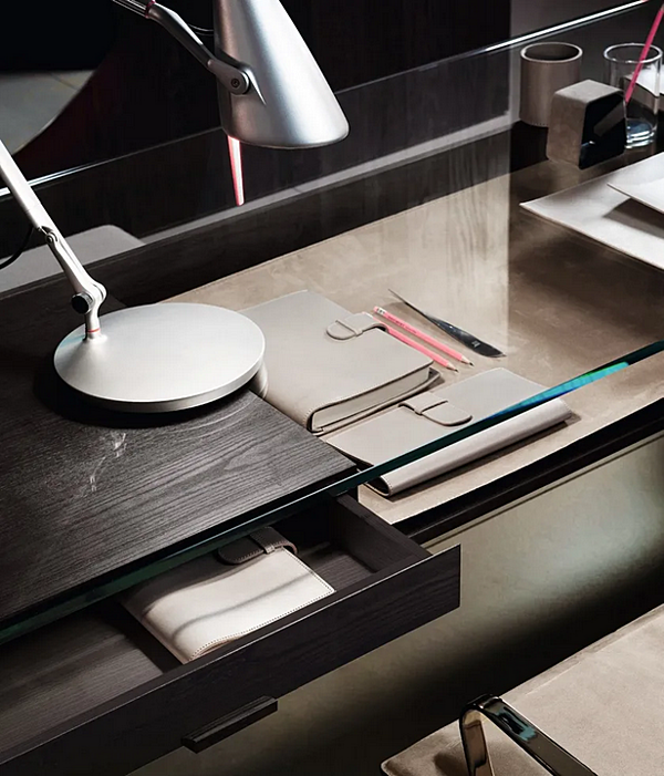 Scrivania esecutiva in frassino con cassetti Milano Gallotti&Radice fabbrica Gallotti & Radice dall'Italia. Foto №4