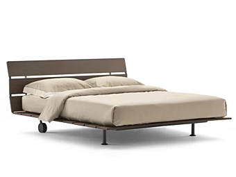 Letto matrimoniale con testata imbottita in tessuto Flou Tadao