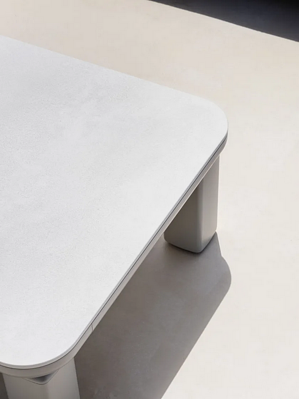 Tavolino da caffè da giardino in alluminio con piano in ceramica o HPL personalizzato VARASCHIN fabbrica VARASCHIN dall'Italia. Foto №4