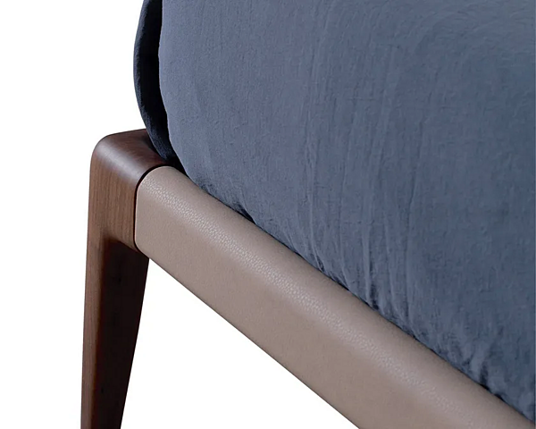 Letto matrimoniale in legno massello con testata imbottita DALE Smusso P 130 fabbrica Dale Italia (by Cantiero) dall'Italia. Foto №3