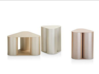 Tavolino da caffè triangolare in metallo Saba Tres