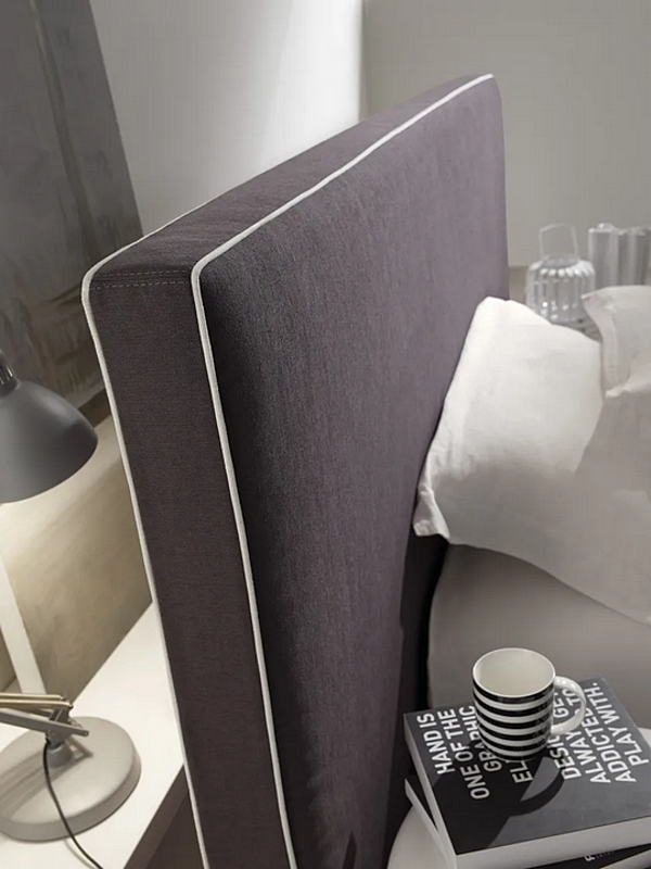 Letto matrimoniale con testata imbottita Duomo Design Mono Alto fabbrica Duomo Design dall'Italia. Foto №3