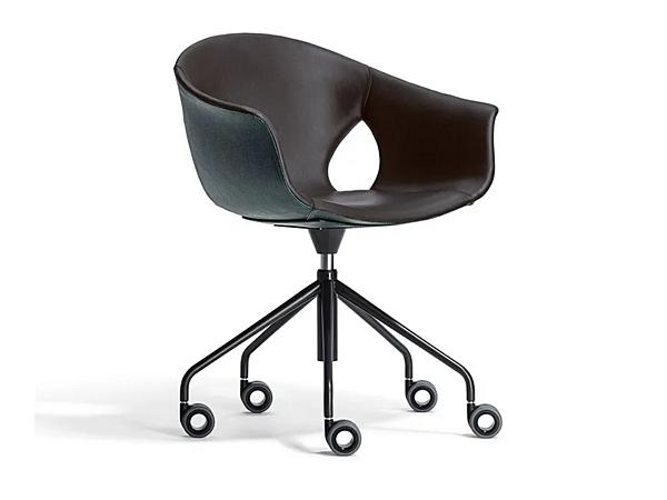 Poltrona in pelle con base a 5 razze Ginger Ale POLTRONA FRAU fabbrica POLTRONA FRAU dall'Italia. Foto №1