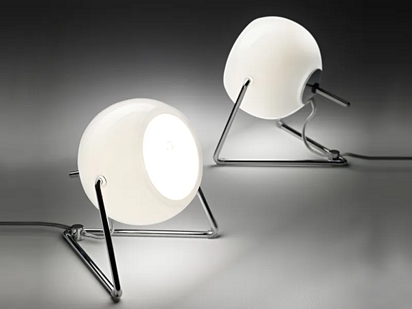 Lampada da tavolo regolabile in cromo Fabbian Beluga bianca fabbrica Fabbian dall'Italia. Foto №2