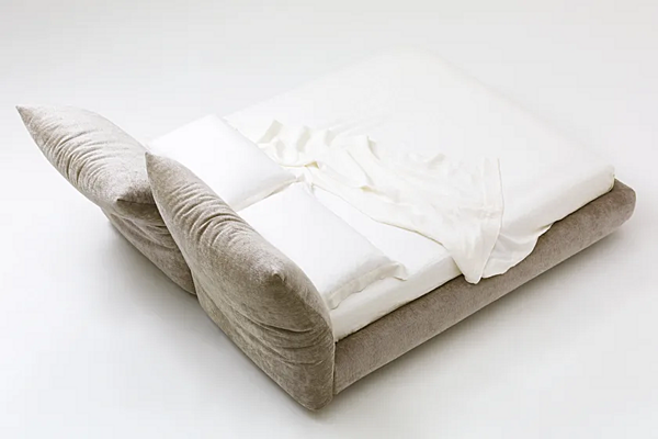 Letto matrimoniale con testiera imbottita in tessuto Edra Stand By Me STM011 fabbrica EDRA dall'Italia. Foto №6