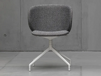 Sedia girevole imbottita Kristalia collezione Dua Sedia girevole imbottita Kristalia collezione Dua fabbrica Kristalia dall'Italia