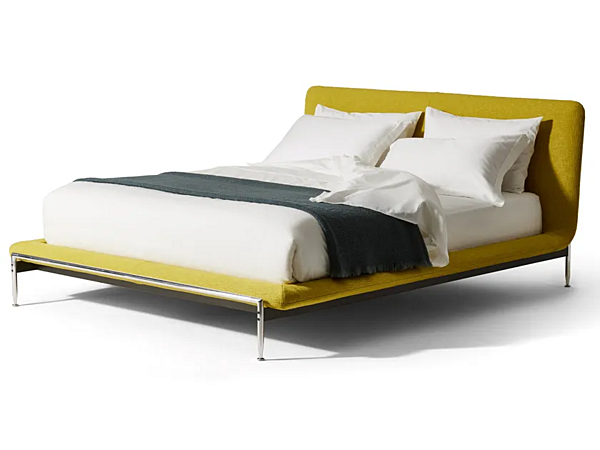 Letto matrimoniale con testata imbottita in tessuto CASSINA Esosoft fabbrica CASSINA dall'Italia. Foto №2