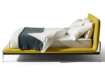 Letto matrimoniale con testata imbottita in tessuto CASSINA Esosoft