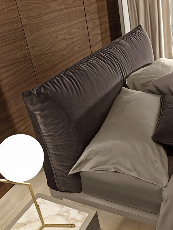 Letto matrimoniale con testata imbottita Lera Show Alto Duomo Design fabbrica Duomo Design dall'Italia. Foto №2