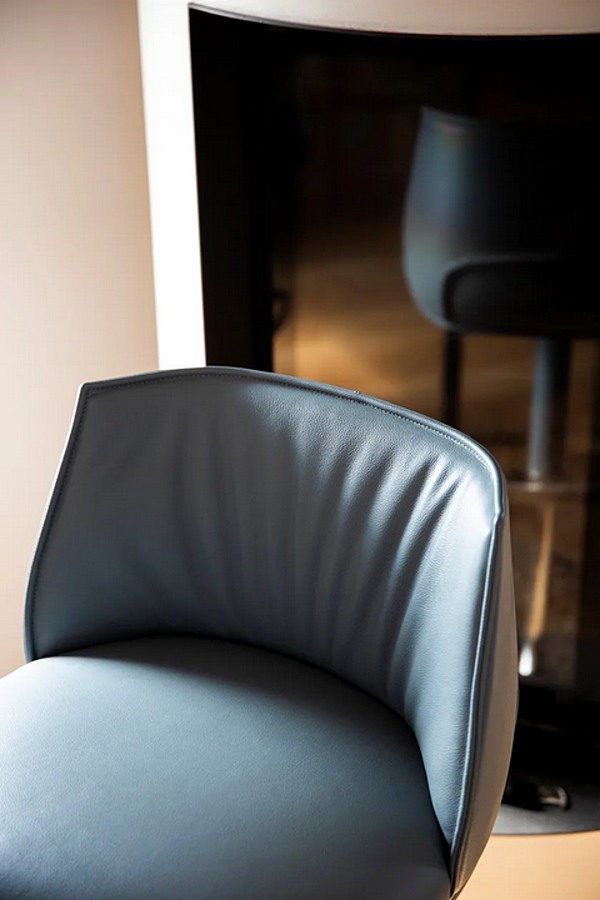 Sgabello in pelle alta con poggiapiedi Archibald POLTRONA FRAU fabbrica POLTRONA FRAU dall'Italia. Foto №9