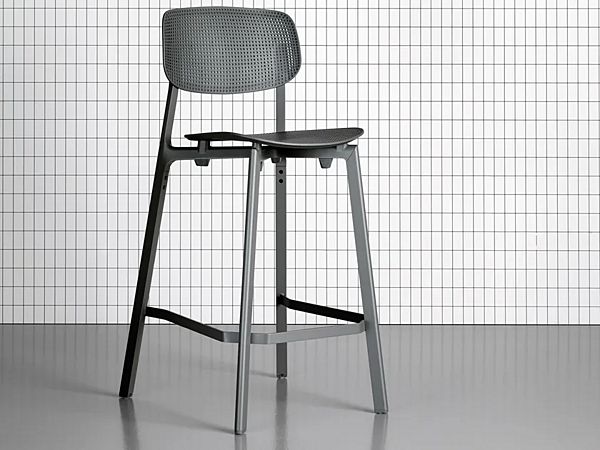Sgabello alto con schienale in tessuto Kristalia Colander fabbrica Kristalia dall'Italia. Foto №1