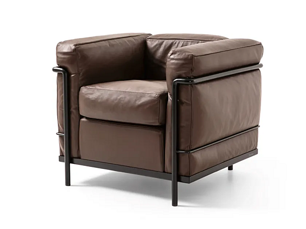 Poltrona in pelle con braccioli CASSINA Fauteuil Grand Confort Petit Modèle 002 fabbrica CASSINA dall'Italia. Foto №1