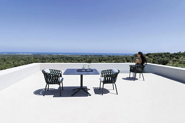 Sedia da giardino in alluminio verniciato a polvere con braccioli Emma Cross VARASCHIN 24810/24811, 24810L/24811L fabbrica VARASCHIN dall'Italia. Foto №26