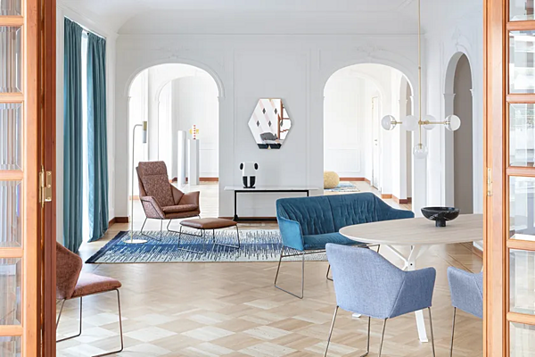 Poltrona bergère con schienale alto in tessuto Saba New York fabbrica SABA dall'Italia. Foto №5