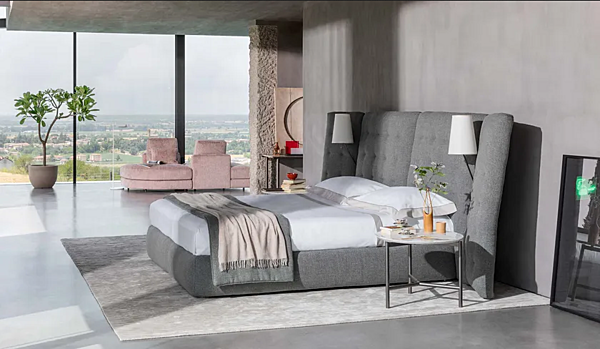 Letto matrimoniale con testiera alta in tessuto Flou Paravento fabbrica Flou dall'Italia. Foto №2