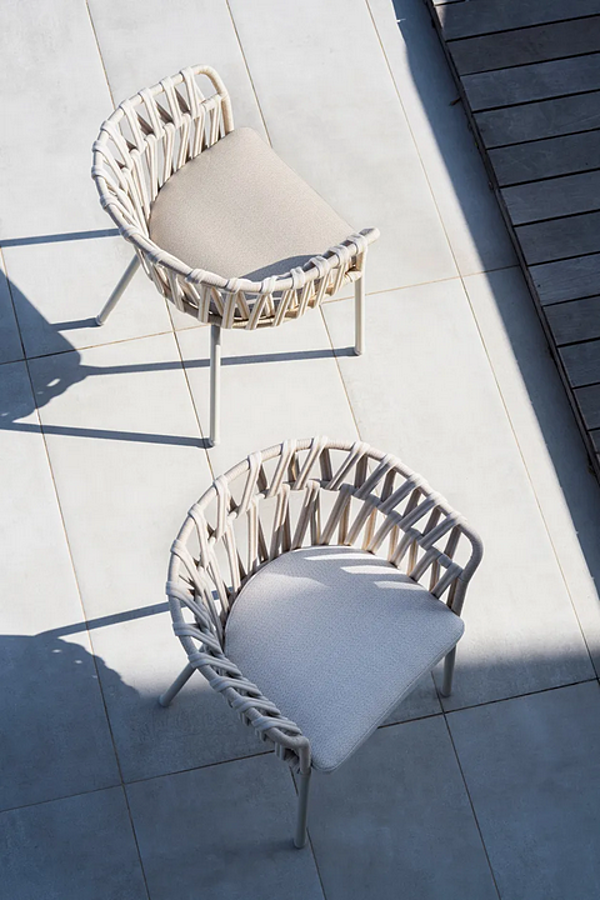 Sedia da giardino in alluminio verniciato a polvere con braccioli Emma Cross VARASCHIN 24810/24811, 24810L/24811L fabbrica VARASCHIN dall'Italia. Foto №31
