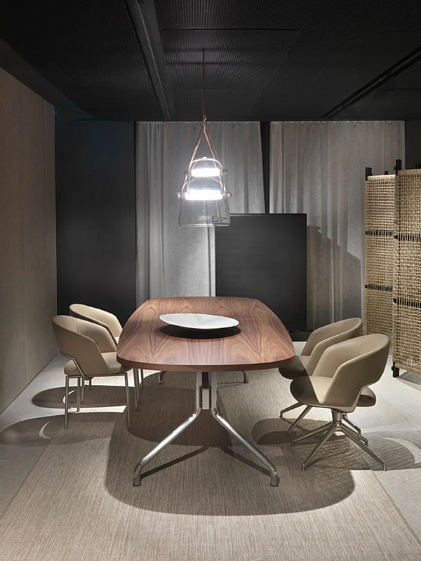 Poltrona girevole con base a 4 razze in pelle Alma FLEXFORM 29812 fabbrica FLEXFORM dall'Italia. Foto №4