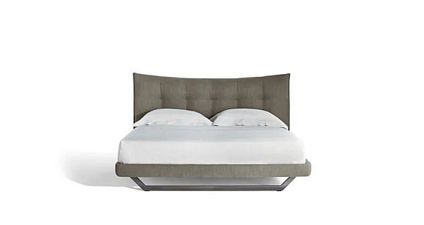 Letto matrimoniale con testata imbottita in tessuto Aurora Tre POLTRONA FRAU fabbrica POLTRONA FRAU dall'Italia. Foto №2