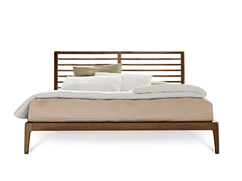 Letto matrimoniale in legno massello con testiera imbottita DALE Essentia P 110