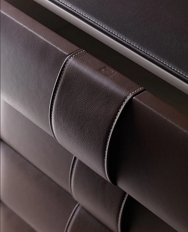 Comodino in legno Obi POLTRONA FRAU fabbrica POLTRONA FRAU dall'Italia. Foto №5