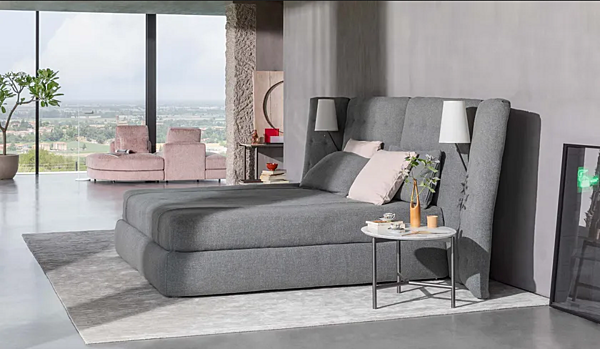 Letto matrimoniale con testiera alta in tessuto Flou Paravento fabbrica Flou dall'Italia. Foto №4