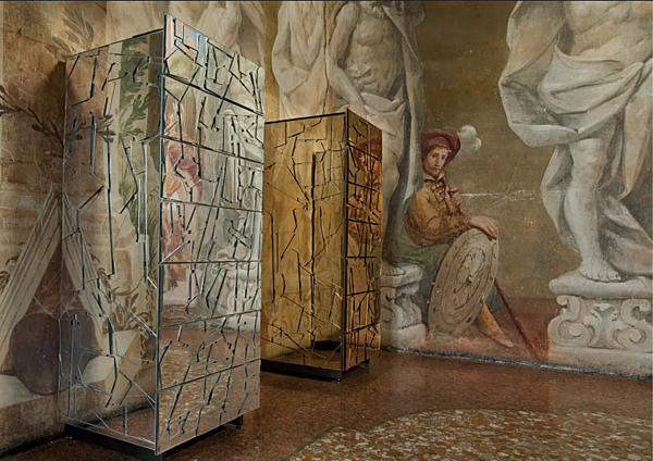 Credenza in vetro con ante Edra Scrigno fabbrica EDRA dall'Italia. Foto №9