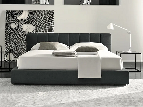 Letto matrimoniale con testata imbottita in tessuto Mono Sponda Large Duomo Design fabbrica Duomo Design dall'Italia. Foto №1
