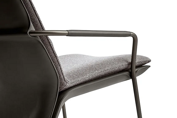 Poltrona imbottita con poggiatesta Arabesque Poltrona Frau fabbrica POLTRONA FRAU dall'Italia. Foto №4