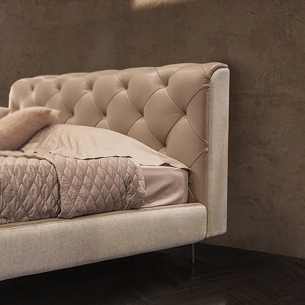 Letto in pelle con testata trapuntata FORMITALIA Overseas fabbrica FORMITALIA dall'Italia. Foto №2