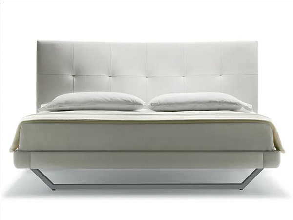 Letto matrimoniale con testata imbottita in pelle POLTRONA FRAU AURORA DUE fabbrica POLTRONA FRAU dall'Italia. Foto №2