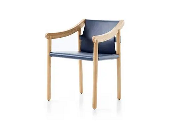 Sedia in legno massello con braccioli CASSINA 905 fabbrica CASSINA dall'Italia. Foto №1