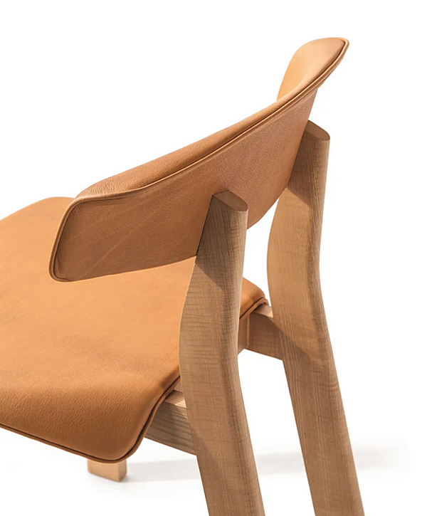 Sedia in legno con schienale aperto e pannello posteriore CASSINA fabbrica CASSINA dall'Italia. Foto №2