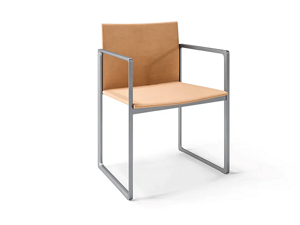 Poltrona con braccioli in pelle conciata CASSINA EVE fabbrica CASSINA dall'Italia. Foto №1